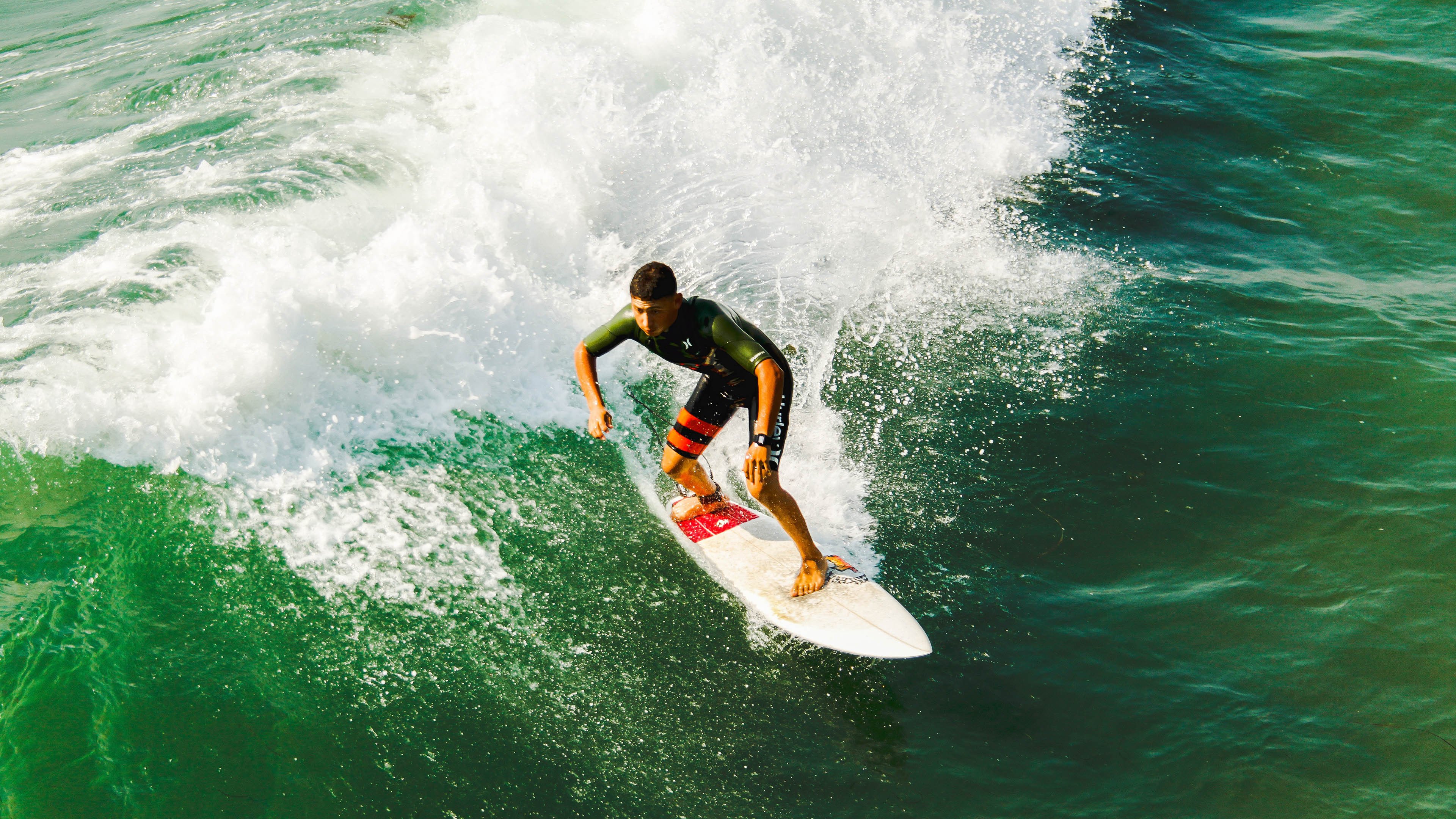 星空体育在线登录-覃海洋男子200米蛙泳决赛强势冲刺夺冠，游泳运动员覃海洋